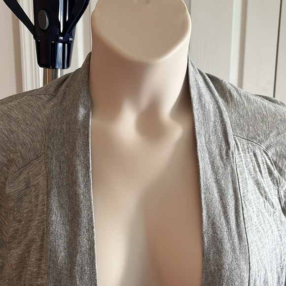 Beautiful light gray Splendid open front cardigan. Size XL. Excellent condition - Picture 2 of 4